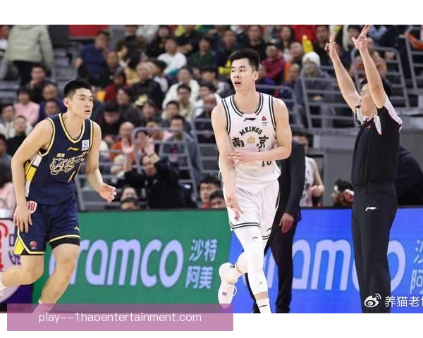 邬挺嘉谈同曦的篮板拼抢与赛季目标 后卫卡位同样关键